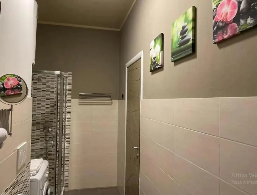 B&B Monza est 0*,  Italia