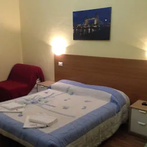 https://le-charme-house-2.it-romehotels.com